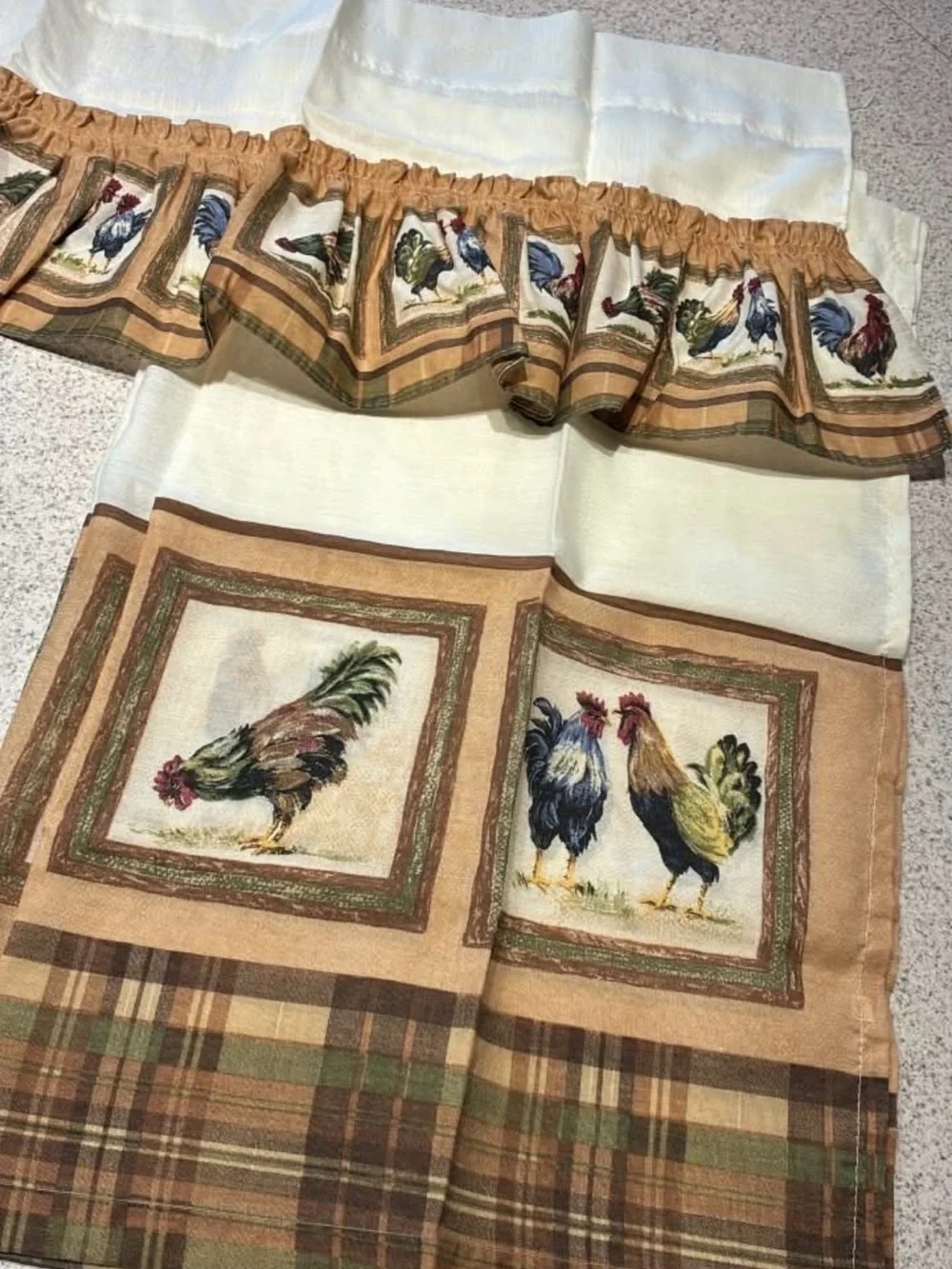 Rooster Plaid Kitchen Curtain Valance - Beige & Brown